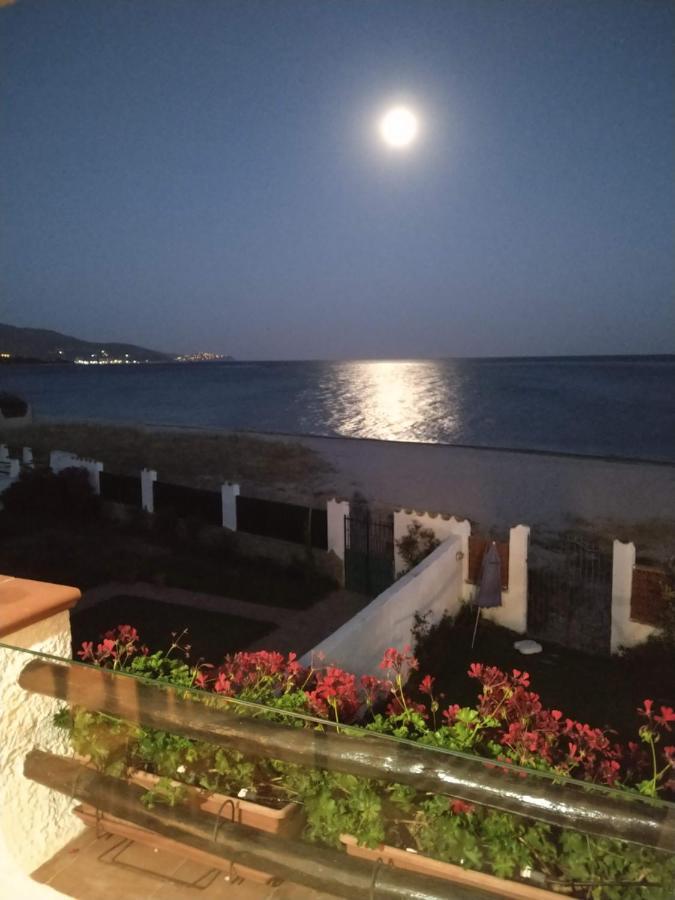 In Front Of The Beach - La Terrazza Sul Mare Flumini di Quartu Dış mekan fotoğraf